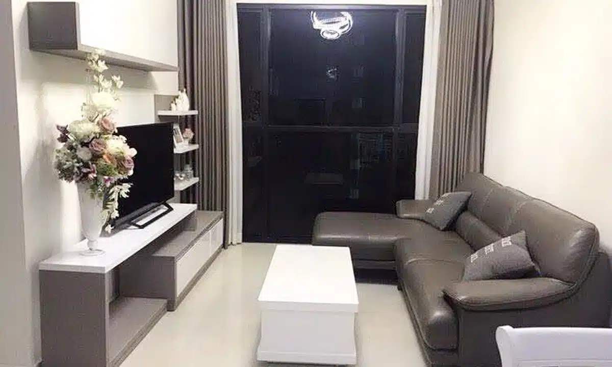 Căn hộ cho thuê The Ascent tầng cao có đủ nội thất 2 phòng ngủ view L81