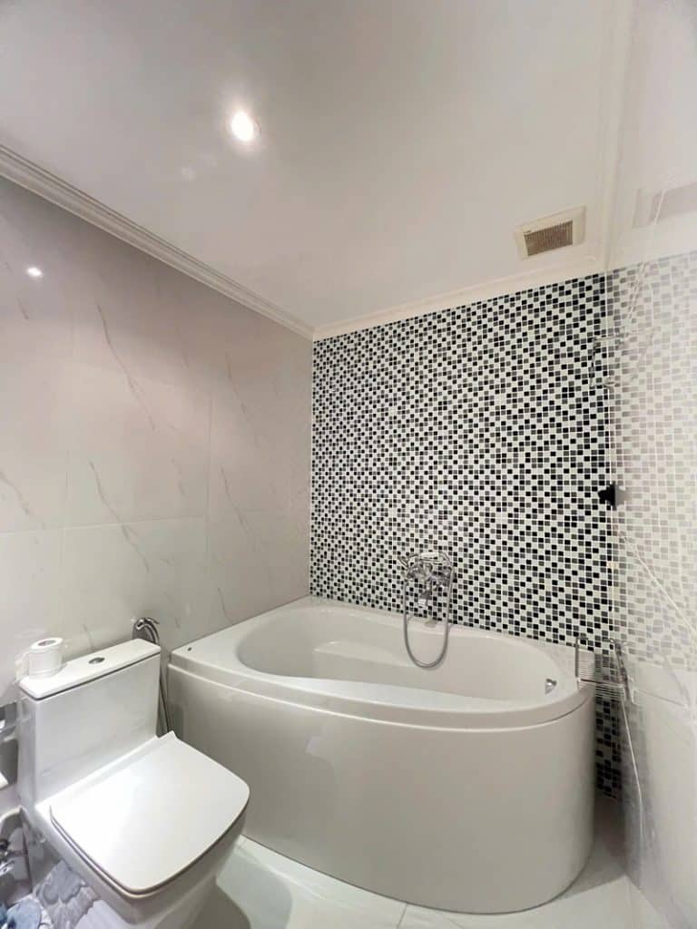 Căn hộ 2 phòng ngủ Leman Luxury Cho Thuê – Full nội thất, tầng 18