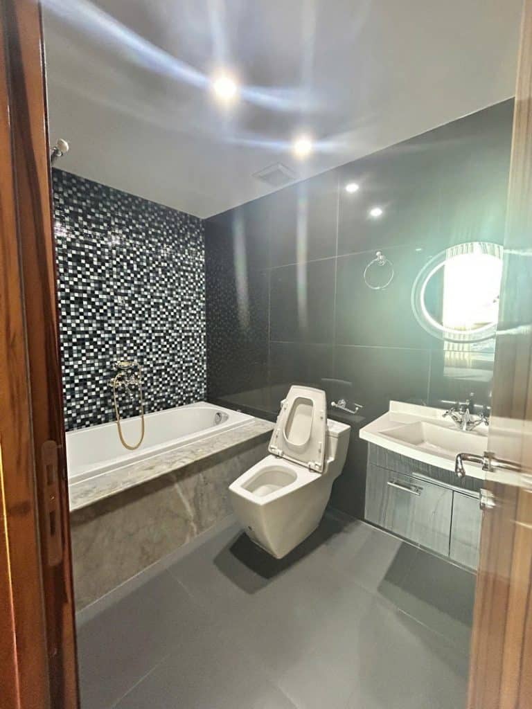 Căn hộ 2PN Leman Luxury Nguyễn Đình Chiểu Cho Thuê – Nội Thất Hiện Đại, View Thành Phố Lung Linh