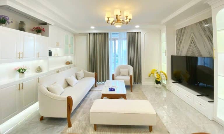 Căn hộ Paris Hoàng Kim cho thuê 3 phòng ngủ tầng cao view L81 đủ nội thất