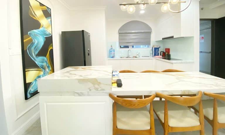 Căn hộ Paris Hoàng Kim cho thuê 3 phòng ngủ tầng cao view L81 đủ nội thất