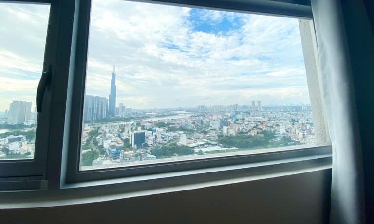 Căn hộ Paris Hoàng Kim cho thuê 3 phòng ngủ tầng cao view L81 đủ nội thất