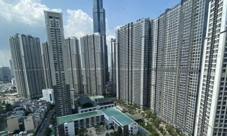 Saigon Pearl toà Topaz căn hộ 2 phòng ngủ bán lầu cao có nội thất view về L81