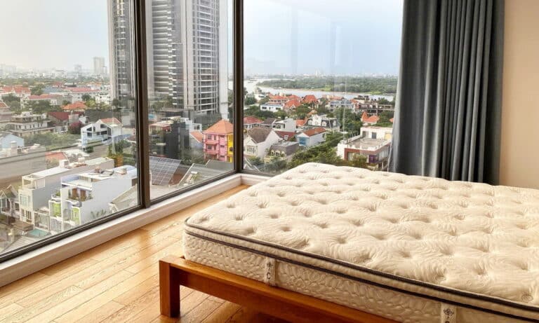 Gateway Thảo Điền cho thuê căn hộ 4 phòng ngủ có nội thất view L81 lầu cao