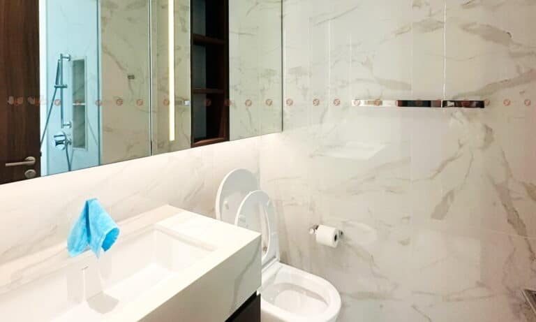The Metropole khu Crest căn hộ 2 phòng ngủ cho thuê đủ nội thất lầu cao