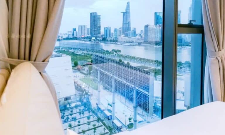 The Metropole khu Opera căn 2 phòng ngủ cho thuê view sông nội thất đẹp