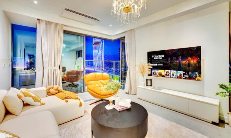 The Metropole Opera cho thuê căn hộ 3 phòng ngủ nội thất xịn view sông