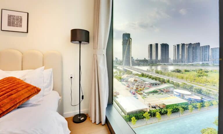 The Metropole Opera cho thuê căn hộ 3 phòng ngủ nội thất xịn view sông