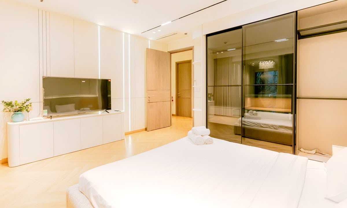 The Metropole Opera cho thuê duplex 4 phòng ngủ sang trọng view sông