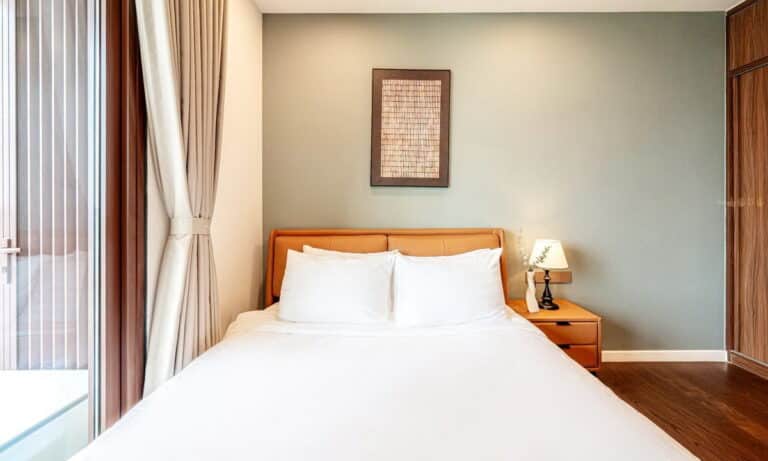 The Metropole Galleria cho thuê căn hộ 3 phòng ngủ đầy đủ nội thất view L81