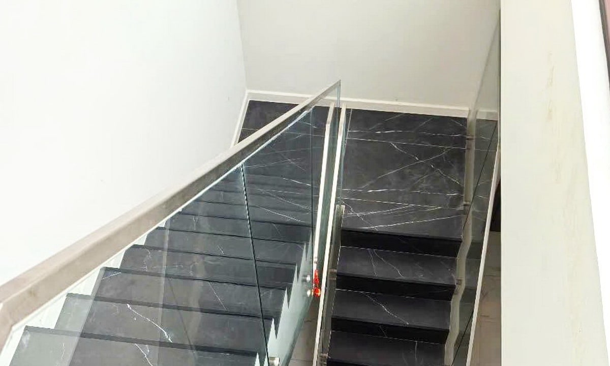 The Metropole Galleria duplex 3 phòng ngủ cho thuê đủ nội thất có sân vườn