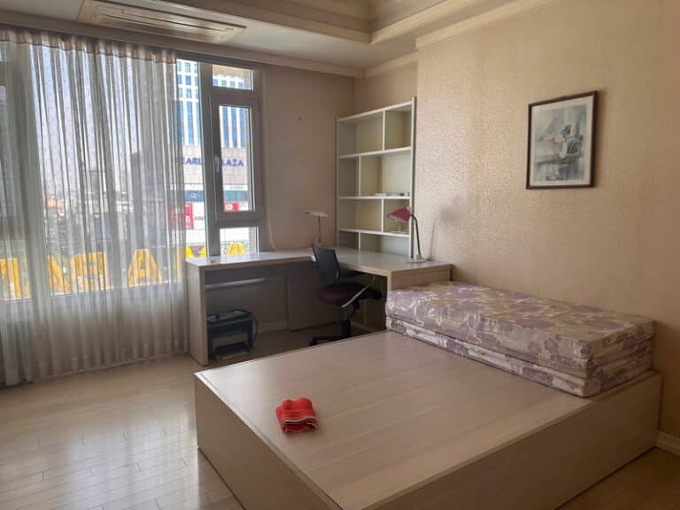 Thuê căn hộ 3PN Cantavil Hoàn Cầu 154m² full nội thất, view Pearl Plaza đẹp