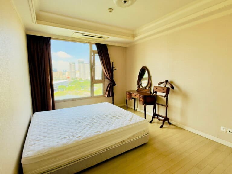 Thuê căn hộ Cantavil Hoàn Cầu 3PN 149m² full nội thất, view hồ đẹp
