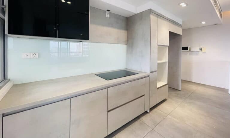 Palm Heights cho thuê căn hộ 3 phòng ngủ nội thất cơ bản lầu cao view thoáng