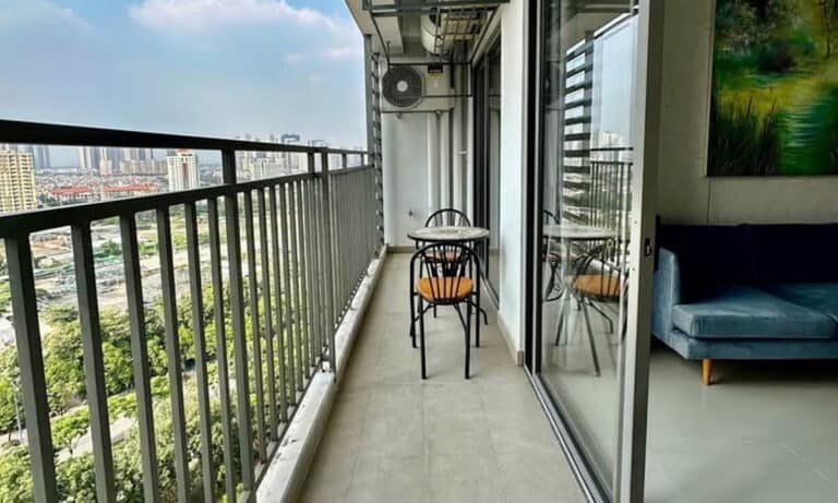 The Sun Avenue cho thuê căn hộ 3 phòng ngủ có nội thất lầu cao view L81