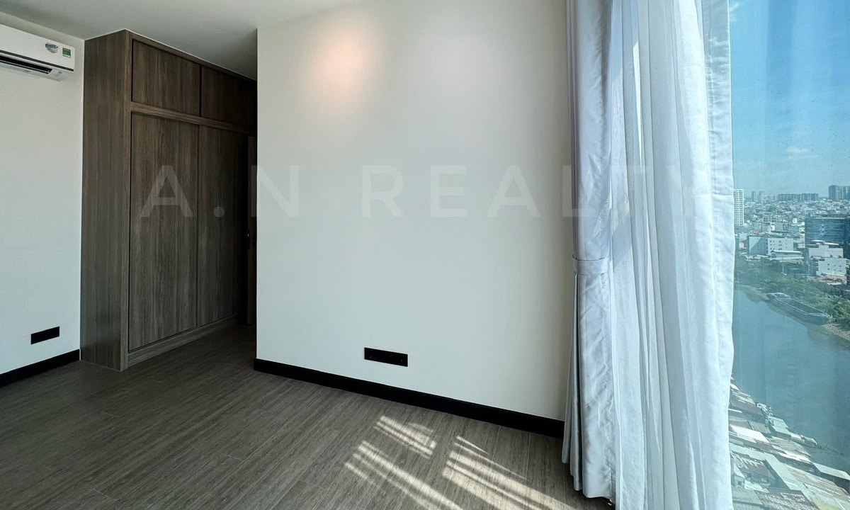 De La Sol cho thuê căn hộ 3 phòng ngủ nội thất cơ bản lầu cao view sông