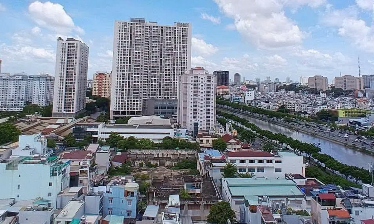 Grand Riverside cho thuê căn hộ 2 phòng ngủ có nội thất view sông thoáng