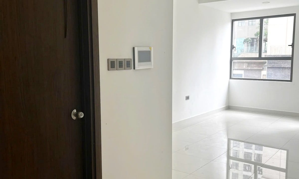 Saigon Royal cho thuê căn hộ studio 1 phòng ngủ nhà trống nội thất cơ bản