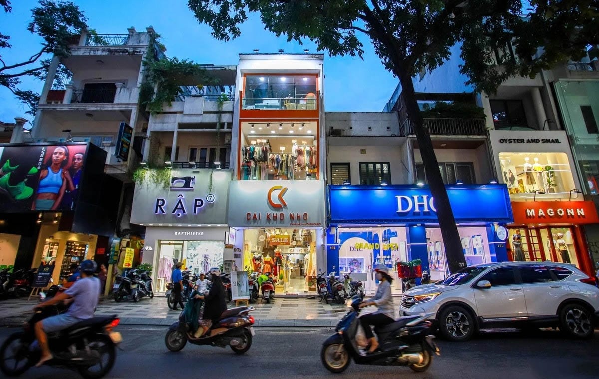 Đường Nguyễn Trãi Quận 1: Phố mua sắm, ẩm thực giữa lòng Sài Gòn